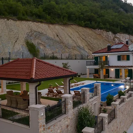 펜션 Mit Infinity Pool Und Wunderschoenem Seeblick
